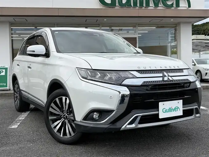 新着情報“アウトランダー20G”2018年式シルキーホワイト入荷しました！