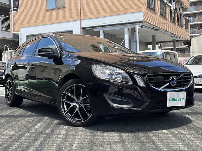 新着情報“Ｖ６０T4”2013年式エンバーブラックメタリック入荷しました！