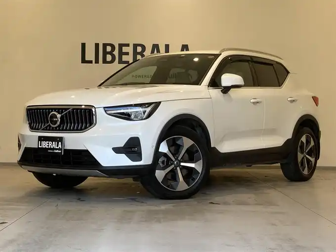 新着情報“ＸＣ４０アルティメット B4 AWD”2023年式クリスタルホワイトP入荷しました！