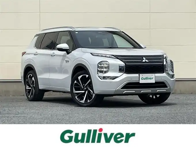 新着情報“アウトランダーＰＨＥＶP”2023年式ホワイトダイヤモンド入荷しました！