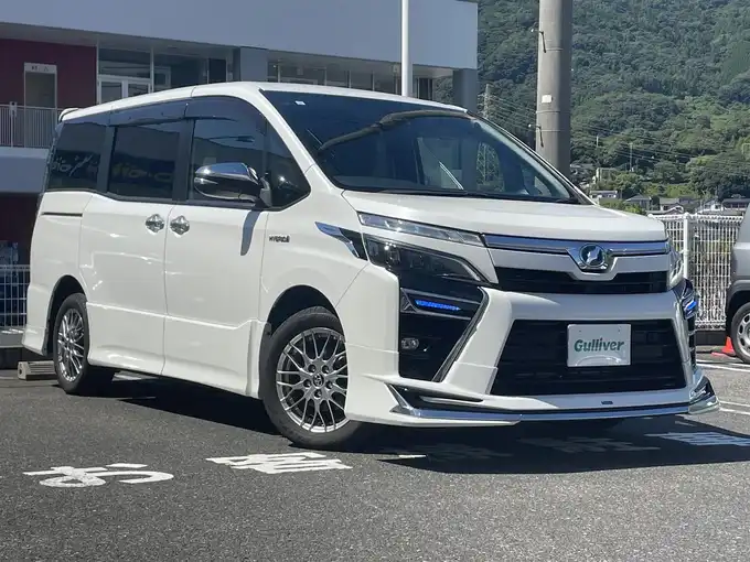 新着情報“ヴォクシーハイブリッドZS 煌Ⅱ”2019年式ホワイトパールクリスタルシャイン入荷しました！