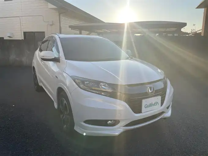 新着情報“ヴェゼルハイブリッドZ”2016年式ホワイトオーキッドパール入荷しました！