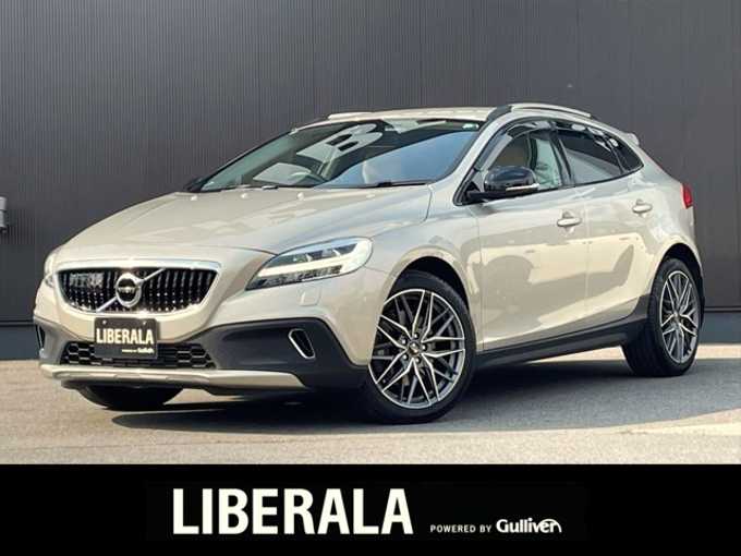新着情報“Ｖ４０クロスカントリー T5 AWD サマム”2018年式ルミナスサンドメタリック入荷しました！