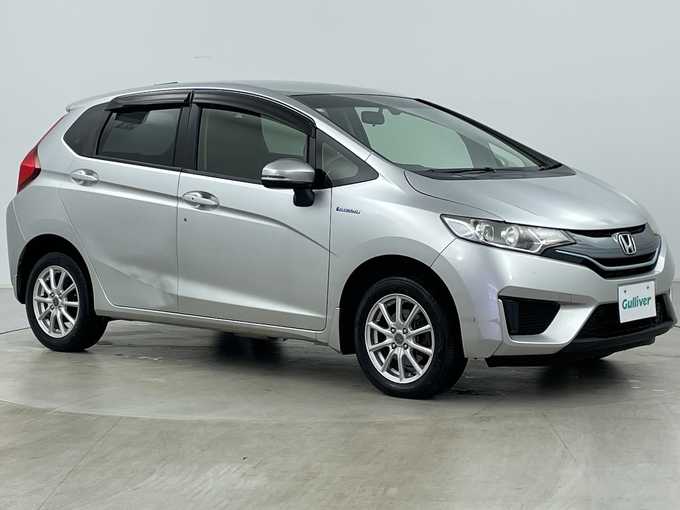 新着情報“フィットハイブリッドハイブリッド・Lパッケージ”2014年式アラバスターシルバーメタリック入荷しました！