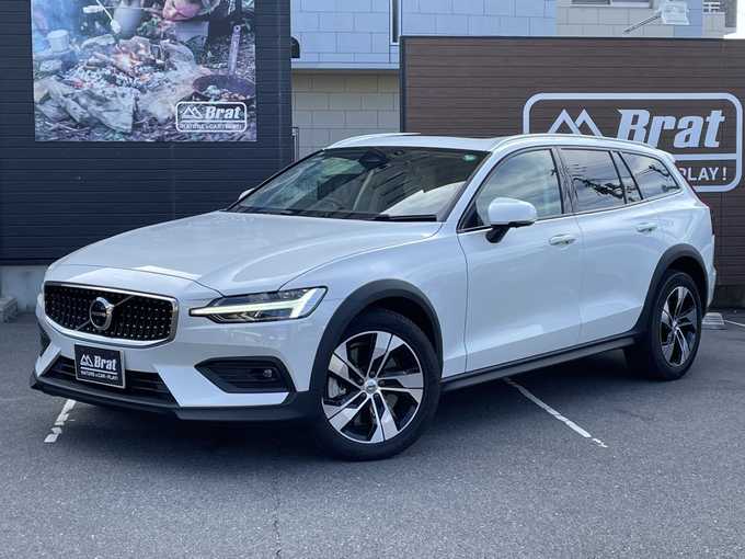 新着情報“Ｖ６０クロスカントリー B5 AWD”2022年式パールⅡ入荷しました！