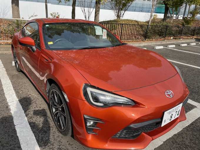 新着情報“８６GTリミテッド”2017年式オレンジメタリック入荷しました！