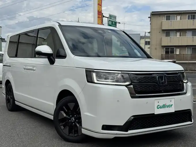 新着情報“ステップワゴンe:HEVスパーダ”2023年式プラチナホワイトパール入荷しました！