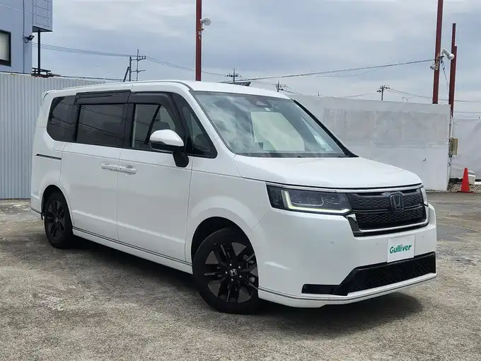 新着情報“ステップワゴンe:HEVスパーダ”2022年式プラチナホワイトパール入荷しました！