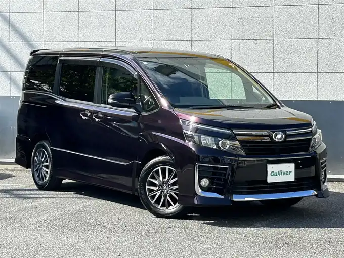 新着情報“ヴォクシーZS”2014年式ボルドーマイカメタリック入荷しました！