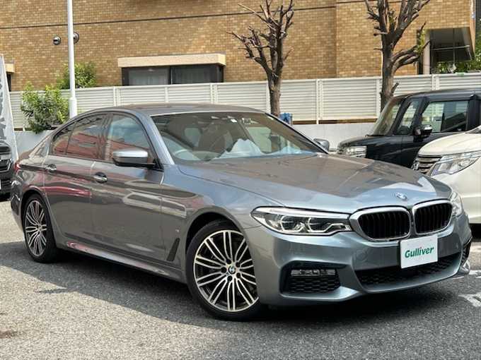 新着情報“５シリーズ530e Mスポーツ”2018年式ブルーストーン入荷しました！