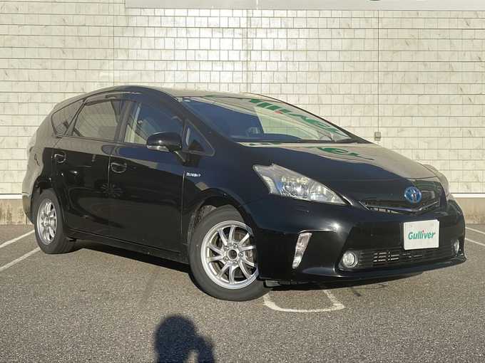 新着情報“プリウスαS”2013年式ブラック入荷しました！