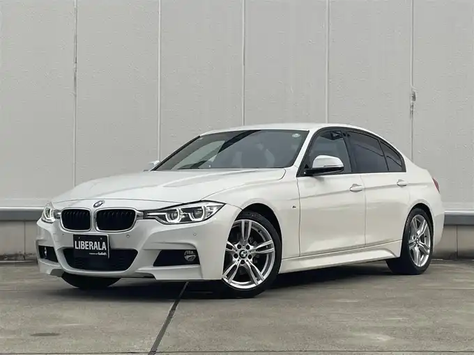 新着情報“３シリーズ320i”2018年式白入荷しました！