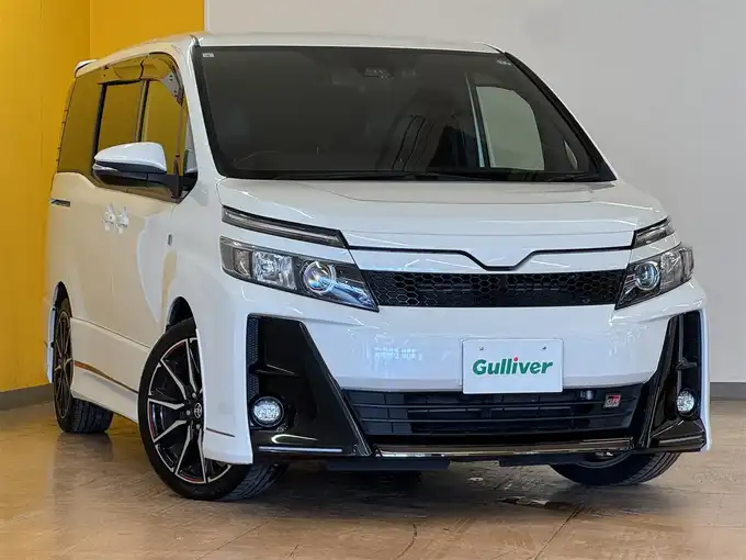 新着情報“ヴォクシーZS GRスポーツ”2019年式ホワイトパールクリスタルシャイン入荷しました！