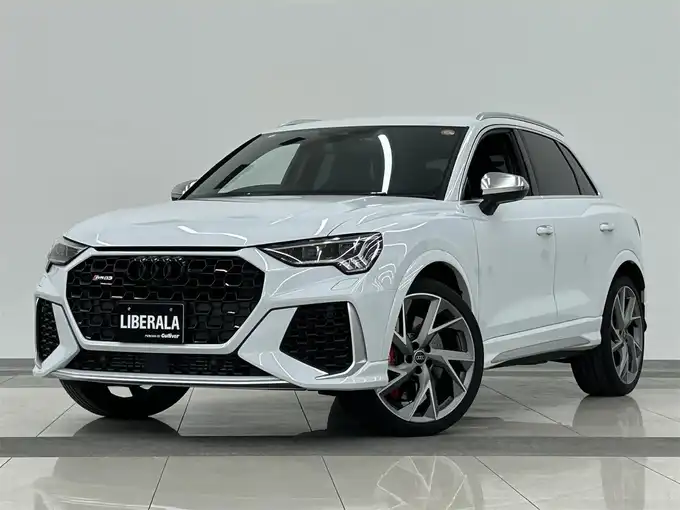 新着情報“ＲＳ Ｑ３ベースグレード”2024年式グレイシアホワイトメタリック入荷しました！