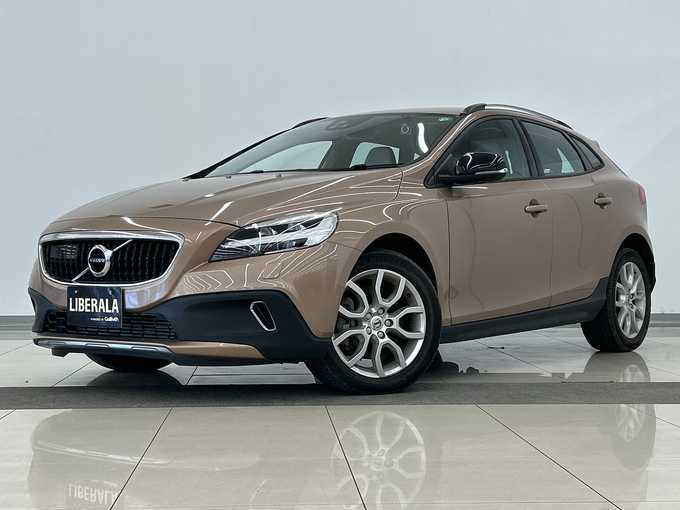 新着情報“Ｖ４０クロスカントリー D4 モメンタム”2016年式ロウカッパーM入荷しました！