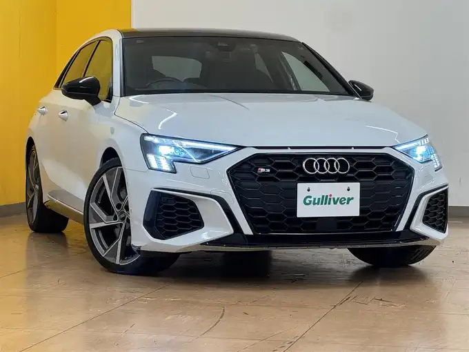 新着情報“Ｓ３スポーツバック”2021年式グレイシアホワイトメタリック入荷しました！