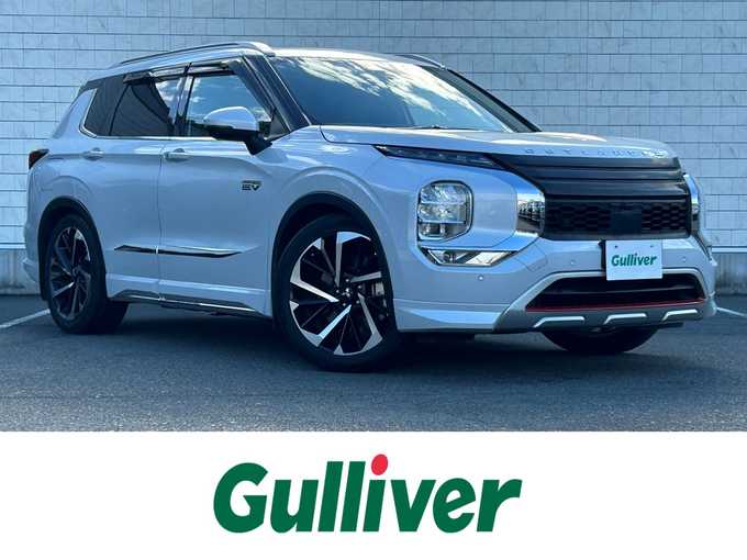 新着情報“アウトランダーＰＨＥＶP”2022年式ホワイトダイヤモンド入荷しました！