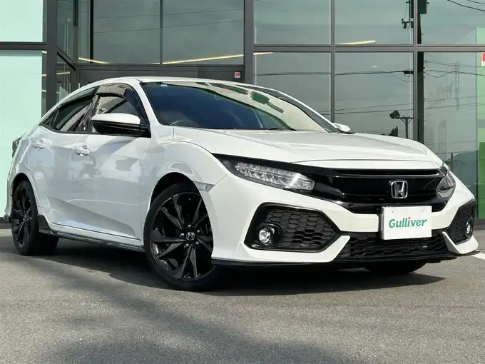 新着情報“シビックハッチバック”2017年式ホワイトオーキッドパール入荷しました！