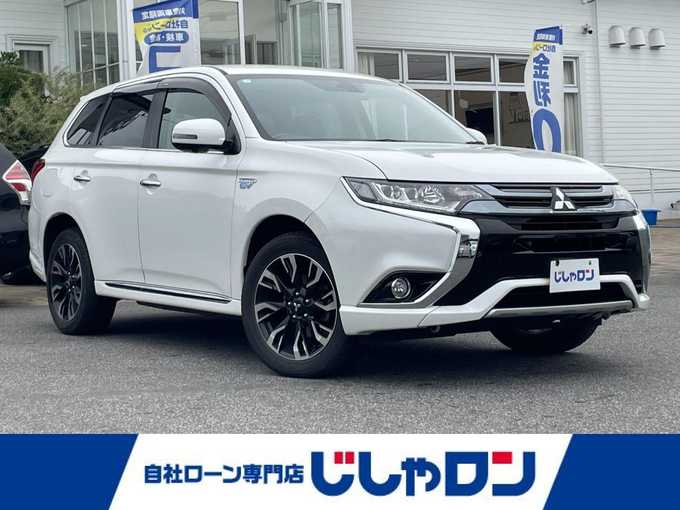 新着情報“アウトランダーＰＨＥＶGナビパッケージ”2015年式シルキーホワイト入荷しました！
