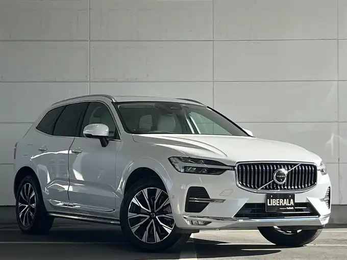 新着情報“ＸＣ６０アルティメット B5 AWD”2023年式クリスタルホワイトP入荷しました！