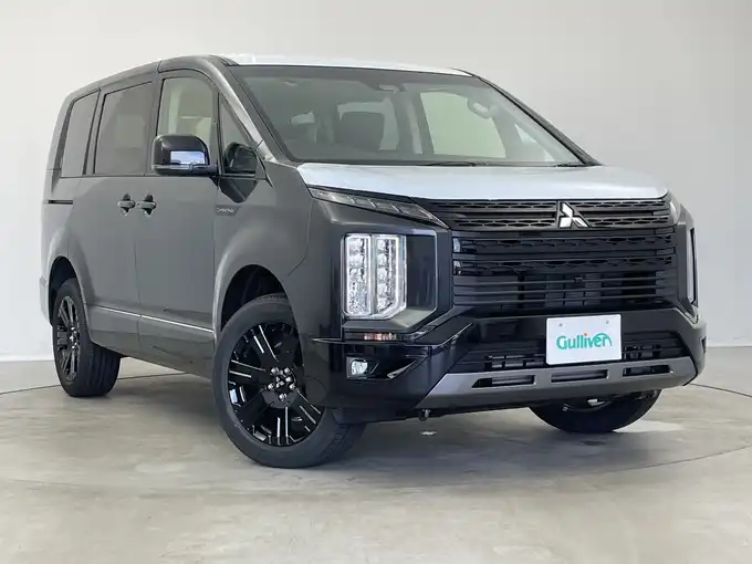 新着情報“デリカＤ：５シャモニー（電動サイドステップ非装着車）”2025年式グラファイトグレーメタリック/ブラックマイカ入荷しました！