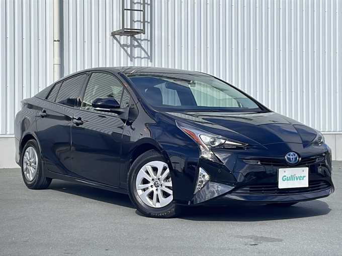 新着情報“プリウスSセーフティプラス”2017年式アティチュードブラックマイカ入荷しました！