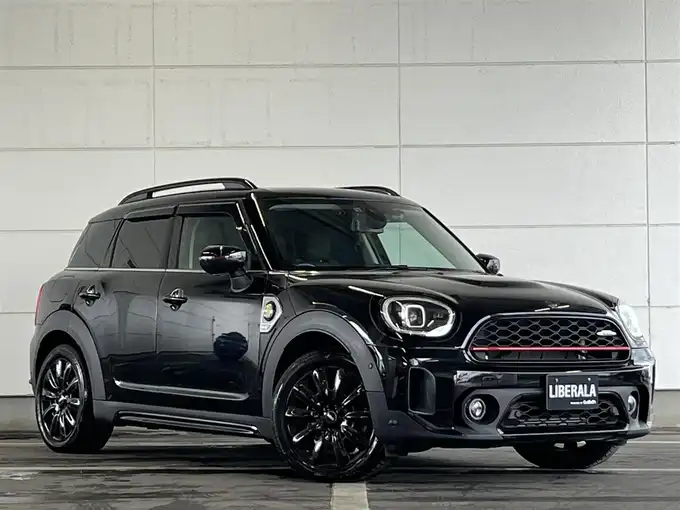 新着情報“ＭＩＮＩクーパーS E クロスオーバー オール4 アンテイムド・エディション”2022年式黒入荷しました！