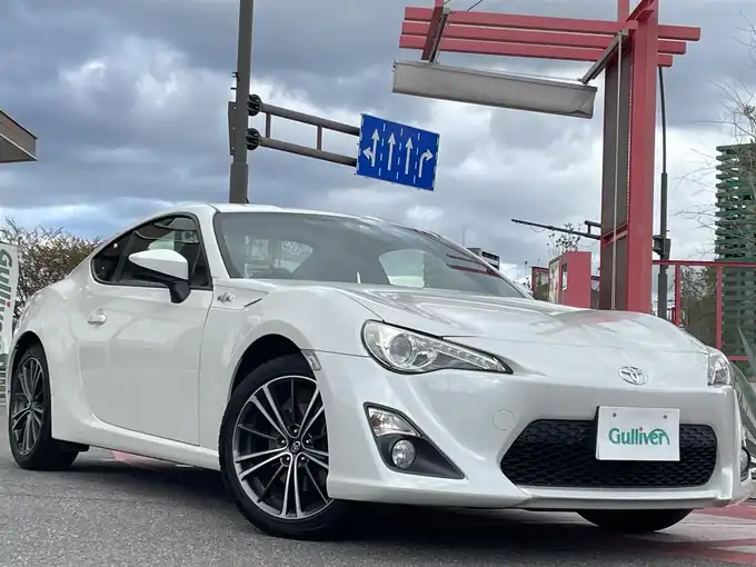 新着情報“８６GT”2013年式サテンホワイトパール入荷しました！