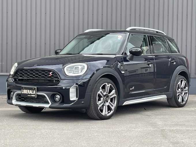 新着情報“ＭＩＮＩクーパーD クロスオーバー オール4 エッセンシャル・トリム”2022年式MINI Yoursエニグマティックブラック入荷しました！