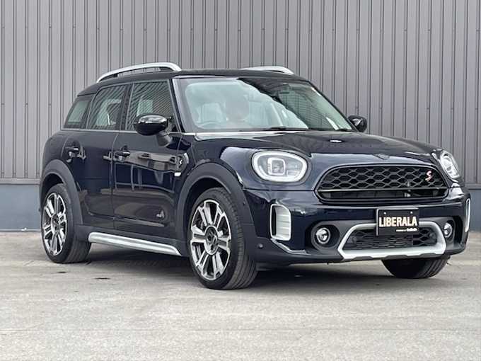 新着情報“ＭＩＮＩクーパーD クロスオーバー オール4 エッセンシャル・トリム”2022年式MINI Yoursエニグマティックブラック入荷しました！