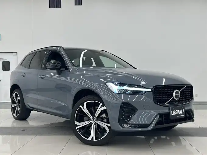 新着情報“ＸＣ６０B6 AWD Rデザイン エアサスペンション装着車”2021年式グレー入荷しました！