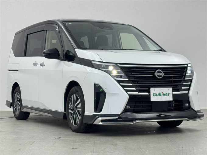 新着情報“セレナハイウェイスターV”2023年式白Ⅱ入荷しました！