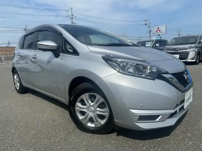 新着情報“ノートe－パワー X ブラックアロー”2019年式シルバー入荷しました！