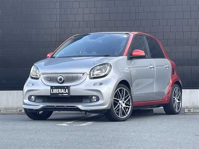 新着情報“スマートフォーフォーBRABUS エクスクルーシブ”2017年式シルバーⅡ入荷しました！