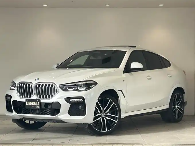 新着情報“Ｘ６xDrive 35d Mスポーツ”2020年式パール入荷しました！