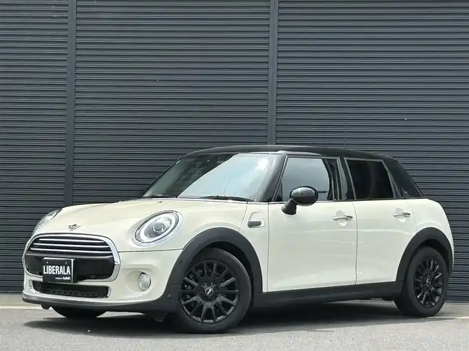新着情報“ＭＩＮＩクーパー”2018年式ペッパー・ホワイト入荷しました！