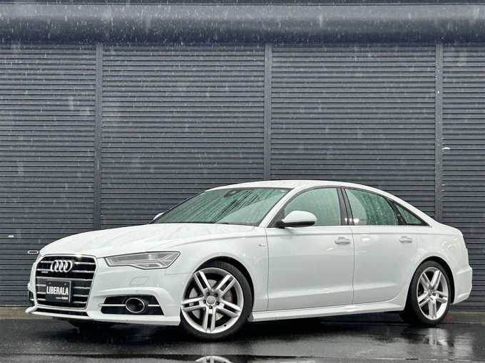 新着情報“Ａ６2．0TFSIクワトロ Sラインパッケージ”2017年式グレイシアホワイトメタリック入荷しました！