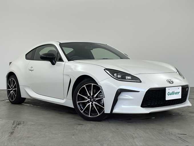 新着情報“ＧＲ８６RZ”2022年式クリスタルホワイトパール入荷しました！