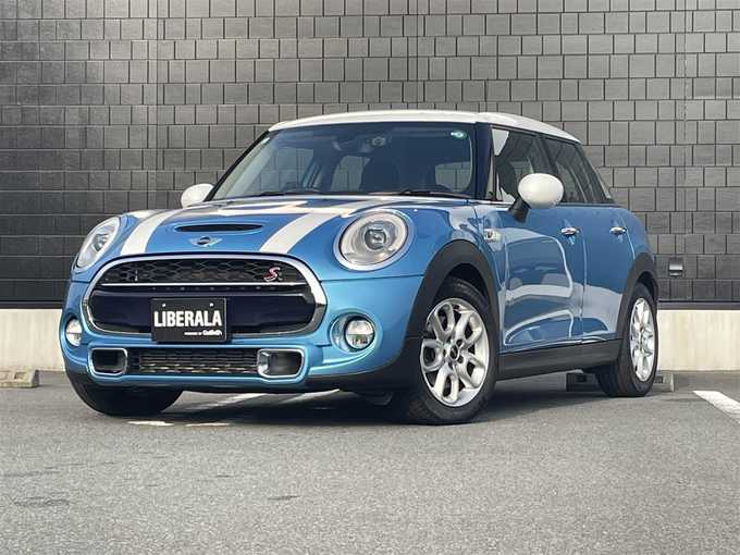 新着情報“ＭＩＮＩジャーミン クーパーS”2015年式エレクトリックブルー入荷しました！