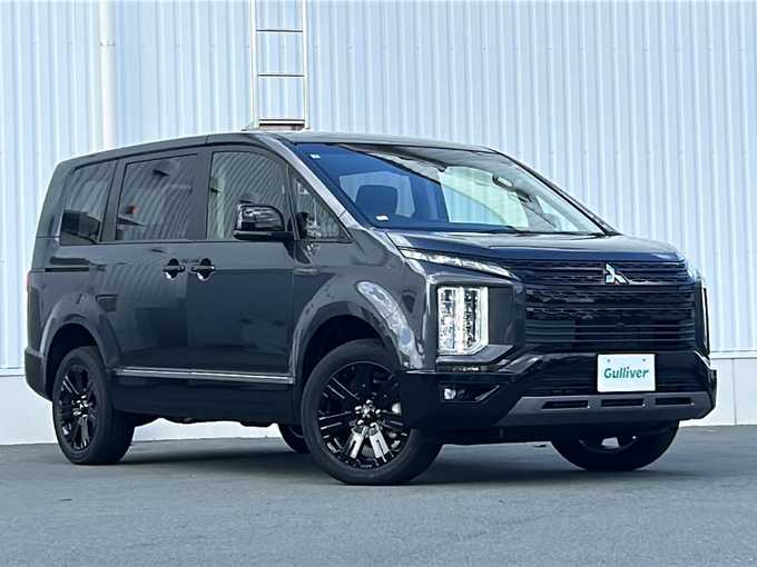 新着情報“デリカＤ：５シャモニー（電動サイドステップ非装着車）”2025年式グラファイトグレーメタリック/ブラックマイカ入荷しました！