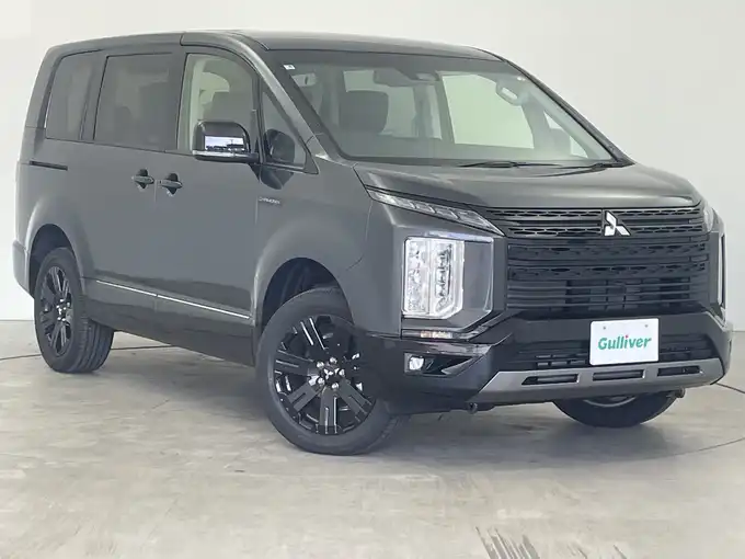 新着情報“デリカＤ：５シャモニー（電動サイドステップ非装着車）”2025年式グラファイトグレーメタリック/ブラックマイカ入荷しました！