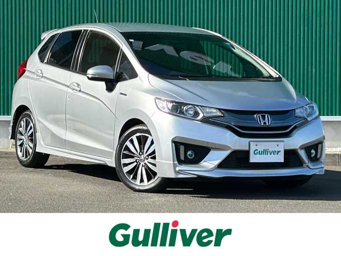 新着情報“フィットハイブリッドハイブリッド・Sパッケージ”2013年式アラバスターシルバーメタリック入荷しました！