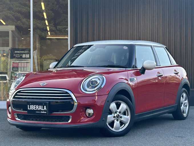 新着情報“ＭＩＮＩクーパー”2018年式チリ・レッド入荷しました！