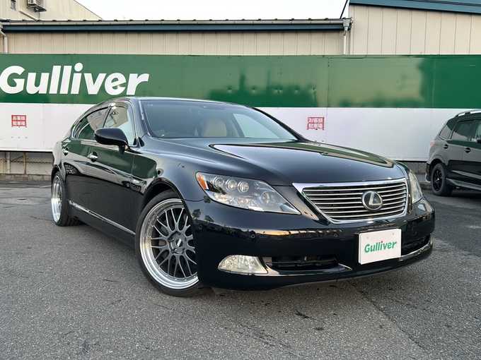 新着情報“ＬＳLS600hL 後席セパレートシートパッケージ”2007年式ブラックオパールマイカ入荷しました！