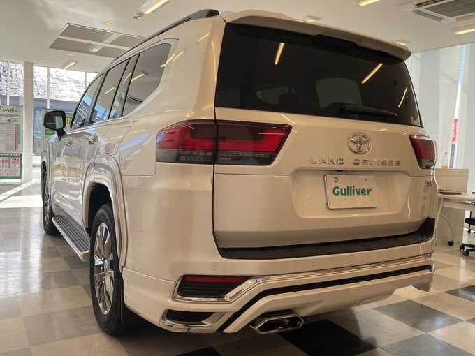 新着情報“ランドクルーザーZX”2022年式ホワイトパールクリスタル