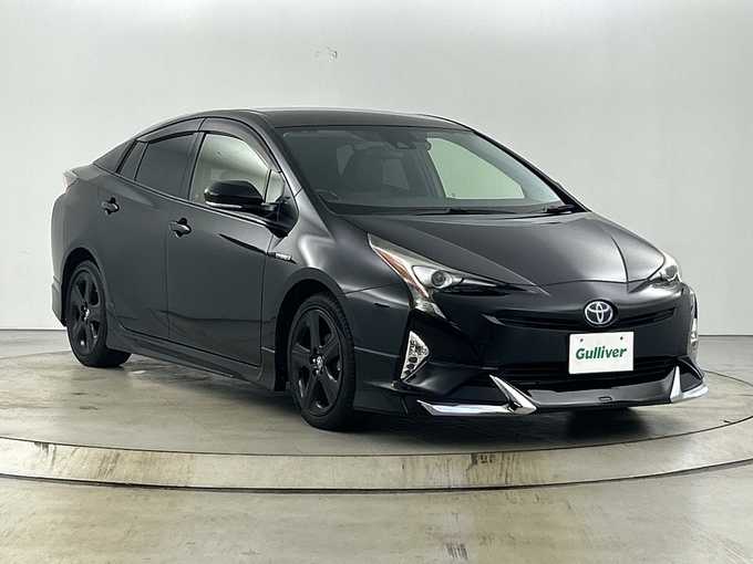 新着情報“プリウスSツーリングセレクション”2017年式アティチュードブラックマイカ入荷しました！