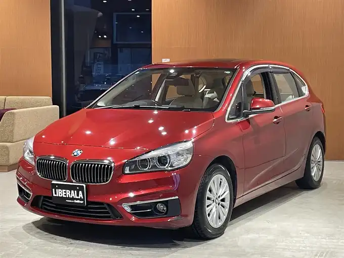 新着情報“２シリーズ218iアクティブツアラー ラグジュアリー”2015年式赤入荷しました！