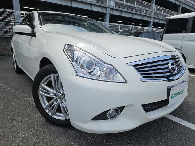 新着情報“スカイライン250GT”2010年式クリスタルホワイトパール入荷しました！