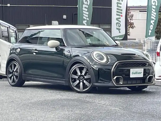 新着情報“ＭＩＮＩクーパーS クラシック・トリム”2023年式レベルグリーン入荷しました！