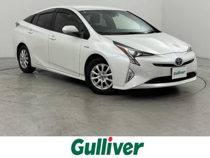 新着情報“プリウスSセーフティプラス”2016年式ホワイトパールクリスタルシャイン入荷しました！